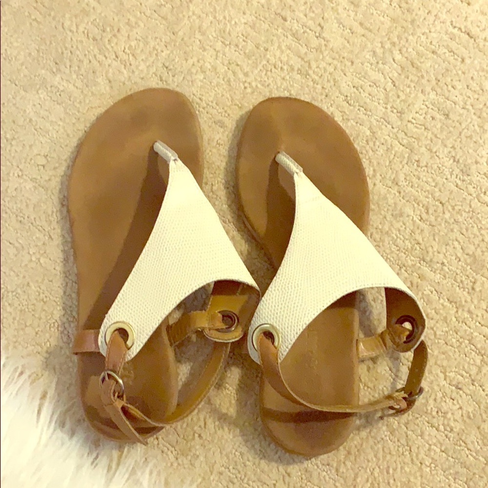 Cute sandals!